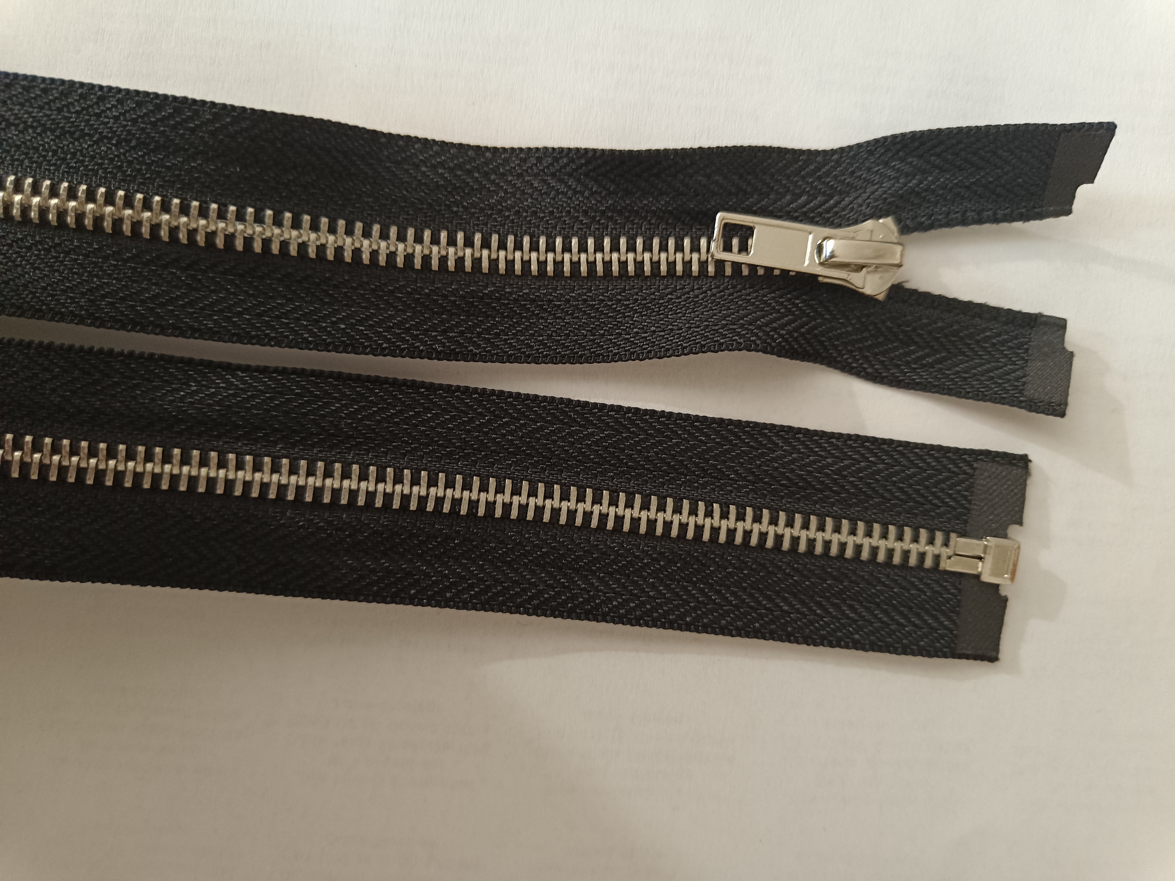 Zips kovový otvárateľný strieborný nikel 75cm ; 332