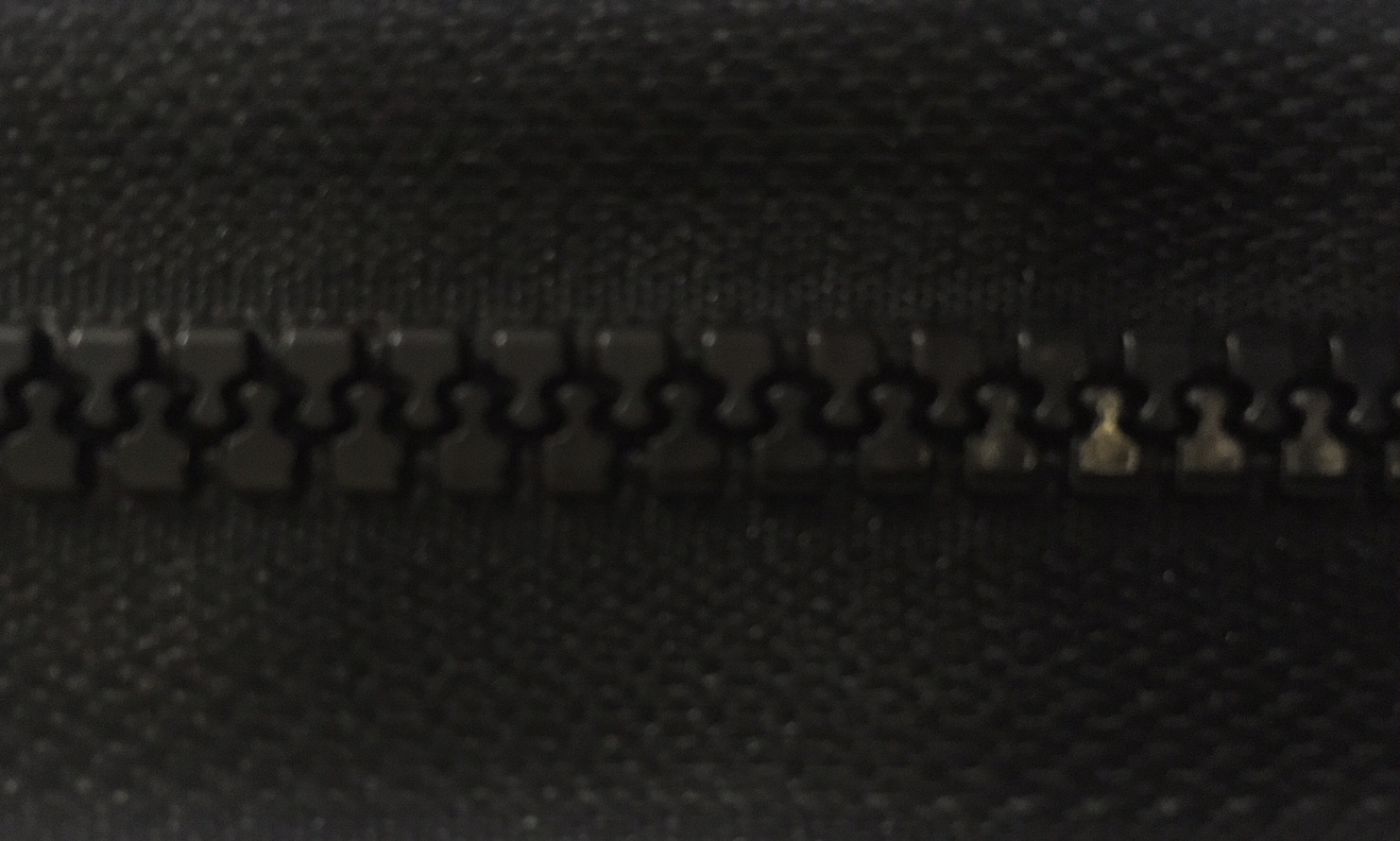 Zips kostený K-5,otvárateľný.90cm,332-čierna